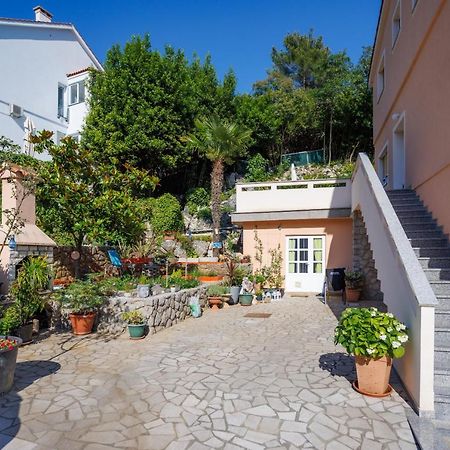 Apartment Studio Close To Sea Krk Town Exterior foto