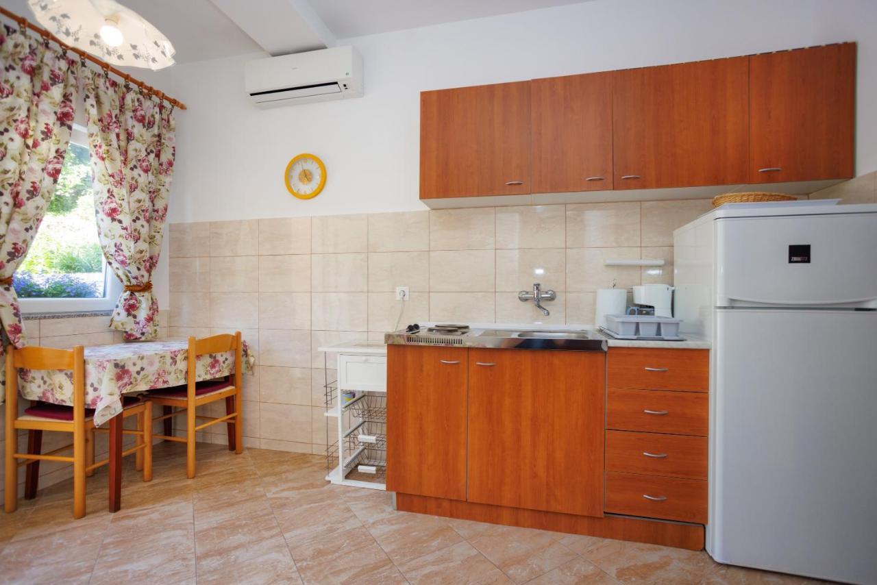 Apartment Studio Close To Sea Krk Town Exterior foto